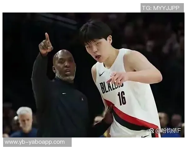 开拓者媒体人建议让杨瀚森防守大洛威表现或优于克林根和罗威